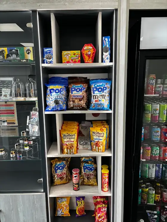 Rayonnage confiserie d'un bureau de tabac
